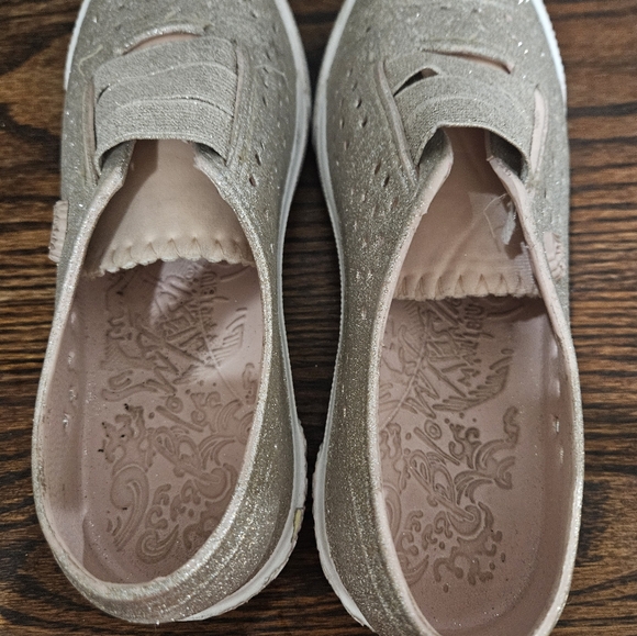 Blowish. Girls size 1. Rubber shoes. Gold sparkles. (C) - Picture 6 of 7